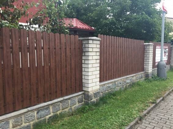 plechová plotovka spazio - dřevo dekor