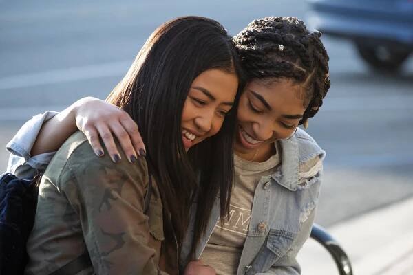 Lehké jako pírko - …Free as a Bird - Z filmu - Brianne Tju, Adriyan Rae
