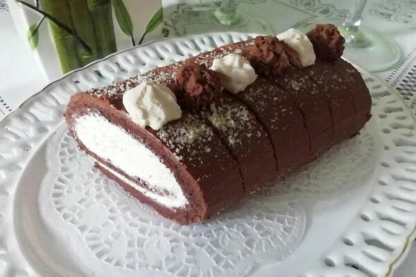Kakaová roláda s mascarpone a čokoládou, Recepty na zákusky