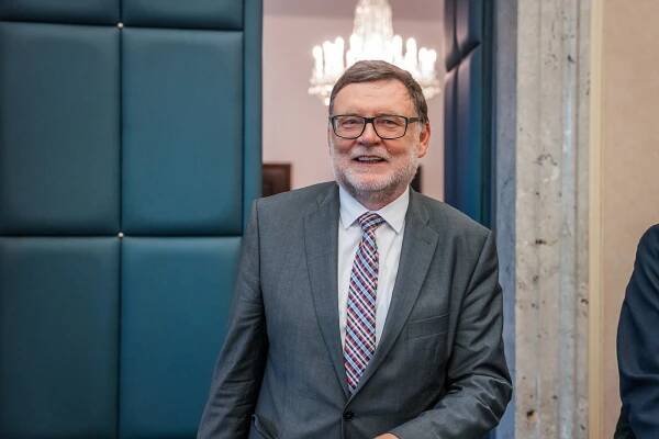 Stanjura chce ušetřit 70 miliard: Ožehavý balíček škrtů slibuje představit do konce dubna