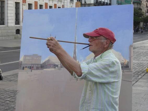 Antonio López Paints in Plaza del Sol