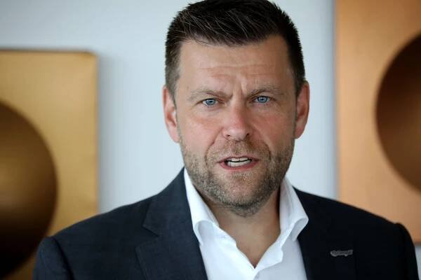 Witowski se sešel s podnikatelem z Dozimetru, podle odposlechů u toho byl i Rittig a Pospíšilův poradce Fremr