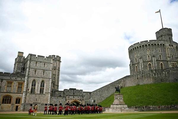 The Band of the Irish Guards, led by the Irish Guards' Regimental Mascot, an Irish wolfhound named Seamus (Turlough Mor), march into Windsor Castle's Quadrangle through the George IV Gate during a ceremony where Britain's King Charles III presents New Colours to No 9 and No 12 Company The Irish Guards at Windsor Castle on June 10, 2024 in Windsor, England. 