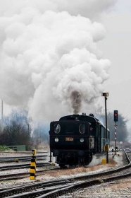 Parní lokomotiva „Litovel“ 310.0134, jela 1. prosince po trase Turnov - Jilemnice. Jízda se konala při příležitosti akce Mikulášská parní vlak. Na snímku je lokomotiva na vlakovém nádraží v Turnově.