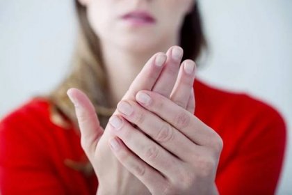 Oteklé prsty mohou signalizovat vážná zdravotní ohrožení. Tomuto symptomu věnujte dostatečnou pozornost, jinak zbytečně ohrozíte své zdraví, což může mít fatální následky!