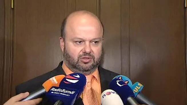 Pecina chce Komorouse povýšit na generála