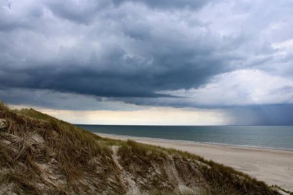 Základová fotografie na téma baltské moře, beachscape, bouře, bouřlivé obloze, cestování, dánsko, dešťové mraky, dramatické