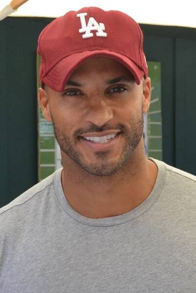 Soubor:Ricky Whittle June 14, 2014 (cropped).jpg – Wikipedie