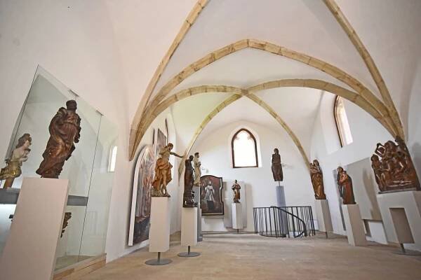 Kostnica/Karner sv.Michala – Hrad Trenčín