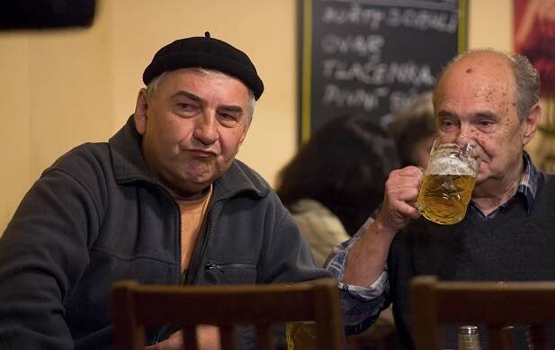 3 plus 1 s Miroslavem Donutilem - Upratovačka - Z filmu - Miroslav Donutil, Milan Stehlík