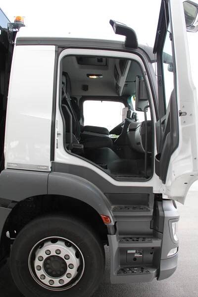 Také Actros umí plyn. Ale jen na chvíli - Transport-logistika.cz