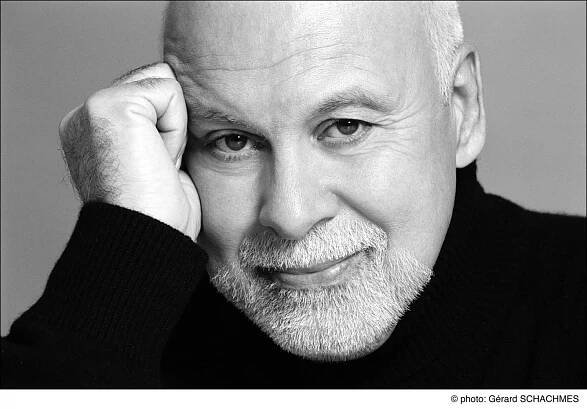 L’ADISQ AWARDS A POSTHUMOUS HONORARY FÉLIX TROPHY TO RENÉ ANGÉLIL