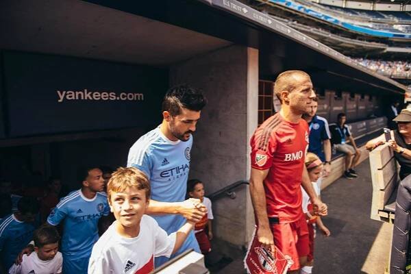 Niesamowity mecz na Yankee Stadium, osiem bramek i remis!