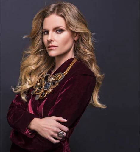 About Chelsey Crisp – Chelsey Crisp