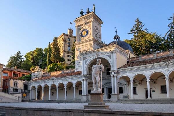 This Italian region will pay you to visit