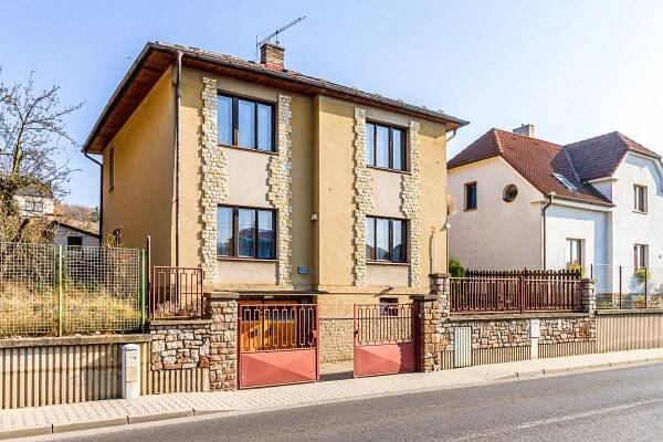 Prodej rodinného domu 5+1,187 m2 s pozemkem 420 m2 v Berouně Závodí