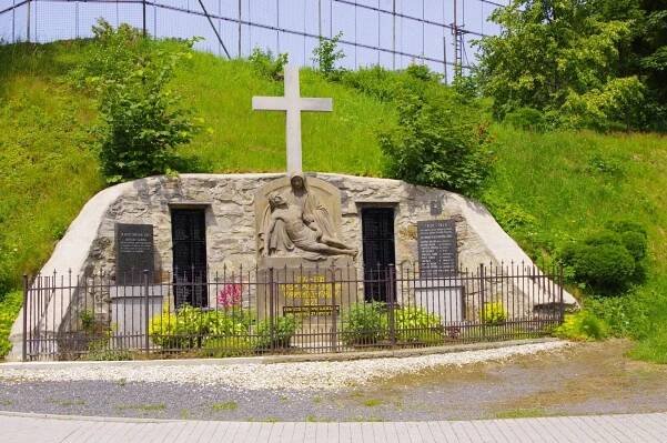 Fotogalerie • Pomník obětem 1. a 2. světové války (Pomník, památník) • Mapy.com