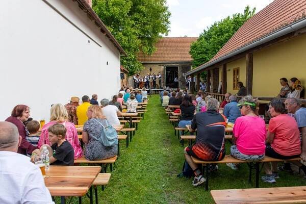 Šumická stodola - Oficiální stránky obce Šumice