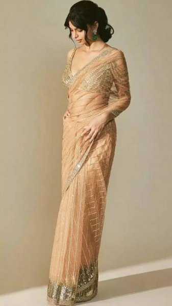Suhana Khan exudes ethnic elegance with a perfect blend of shimmer and glam
