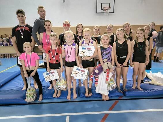 Sportovní Gymnastika Dobříš: Dobříšský TeamGym v akrobacii a trampolíně
