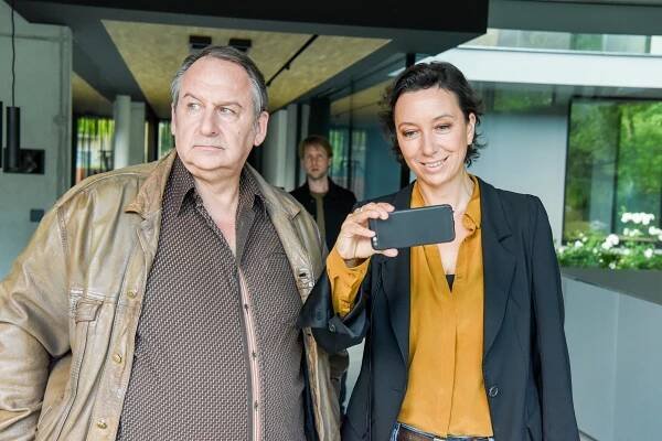 Schnell ermittelt - Niklas Neumann - Z filmu - Wolf Bachofner, Ursula Strauss