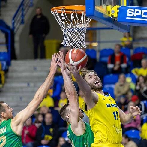 Podívejte se: Pleny, žluté klobouky v Opavě a skalp bulharského mistra
