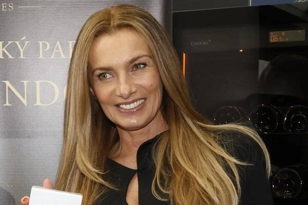 Alice Bendová žije nejraději v plavkách: Bez silikonů je jí krásně