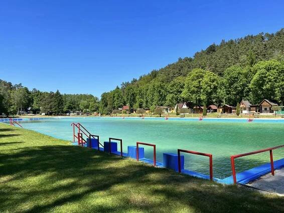 Koupaliště v Bělé pod Bezdězem v letní sezóně 2024