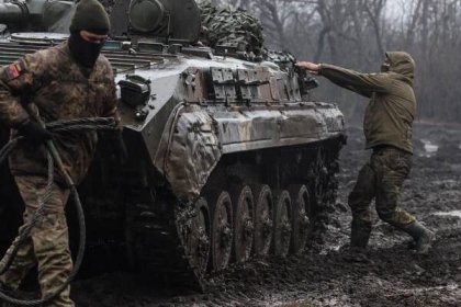 Ukrajina nejspíš při ofenzivě udeří v jednom směru a do hloubky ruských pozic, myslí si český plukovník