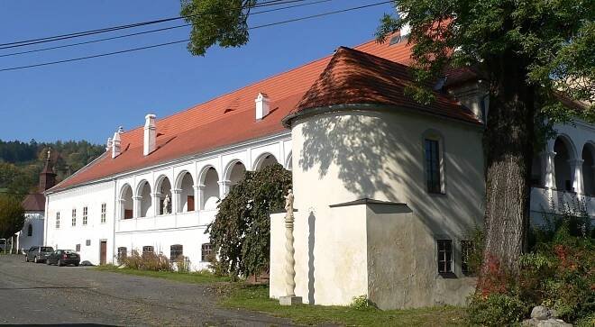 Zámek Mokrosuky - Zámek