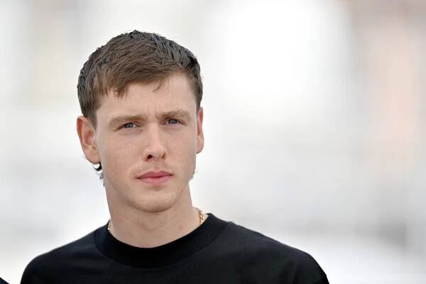Harris Dickinson on Influencer Culture, Vine, and Starring in the Most Madcap Film of the Fall