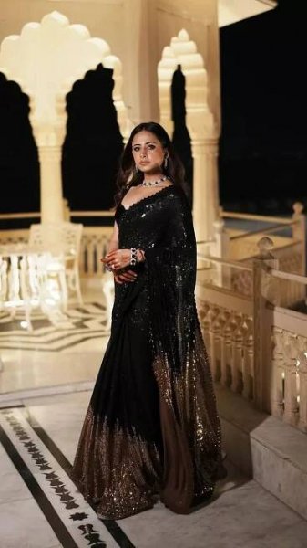 Sargun Mehta’s midnight sparkle: A black saree that screams elegance