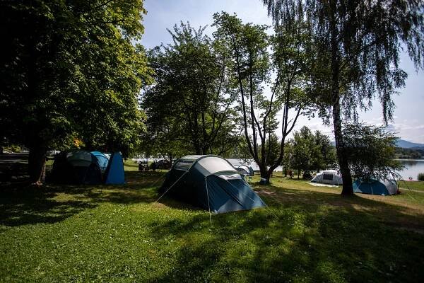 Kempová sezona na Olešné je v plném proudu. O víkendu je vyprodáno