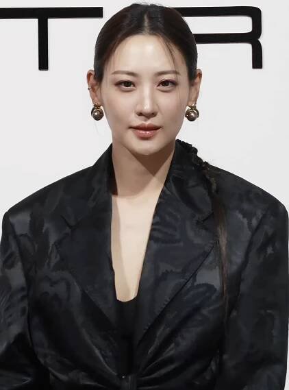 Claudia Kim