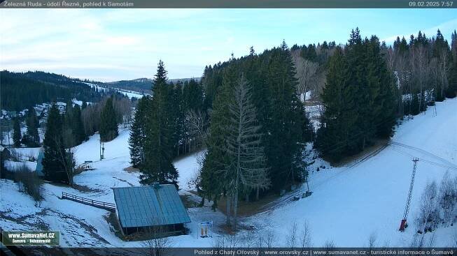 WebCam Archiv: Železná Ruda - údolí Řezné pod sjezdovkami Belveder, pohled k Samotám