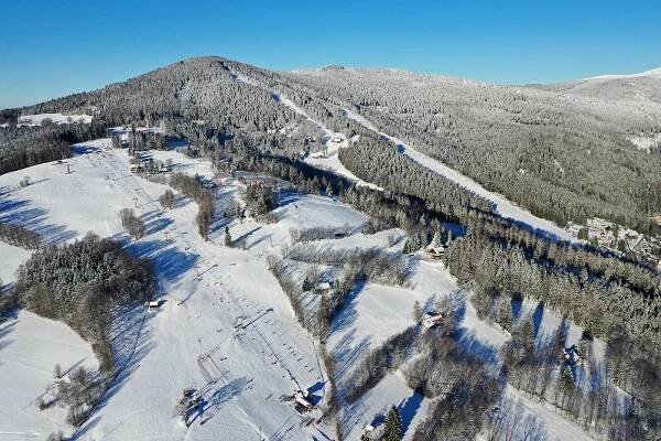 Položte se do oblouku. V Herlíkovicích vám vydrží tratě až do večera