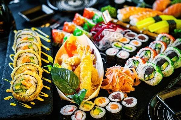 Velký sushi set: 65 kousků s rybami i zeleninou - Obrázek 9