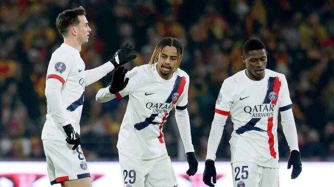Neuznaný gól hráče Lens mrzel. PSG utkání otočilo a upevnilo vedení v tabulce