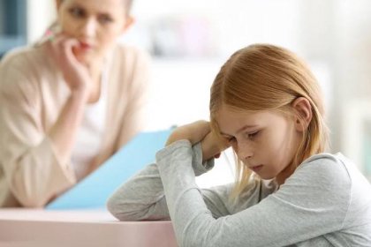 Debata v USA: Měli bychom zavést plošný screening úzkostných stavů u dětí?