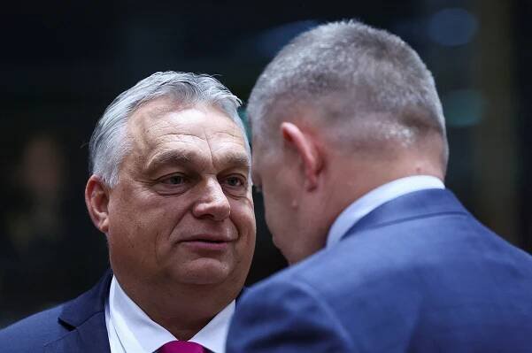 Orbán jako kůl v plotě: Lídři EU se mu vyhnuli obloukem, Ukrajina podle něj nevyhraje