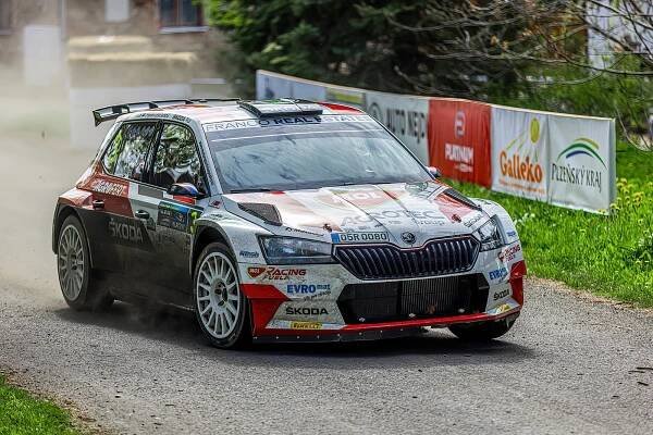 Pecha zastavily trable s hydraulikou, Rallye Šumava pak ovládl Kopecký
