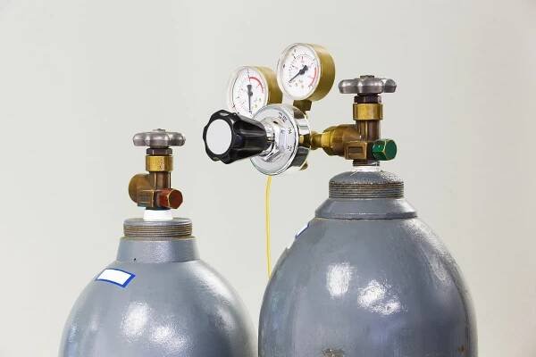 nitrogen gas cylinder
