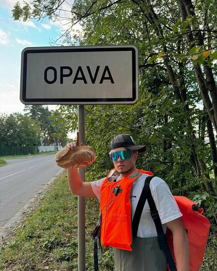 Nejbohatší youtuber Jon Mariánek prý pomáhá po povodních: Přivezl sebe a chleba. Fanoušci mu dobrodiní vůbec nežerou