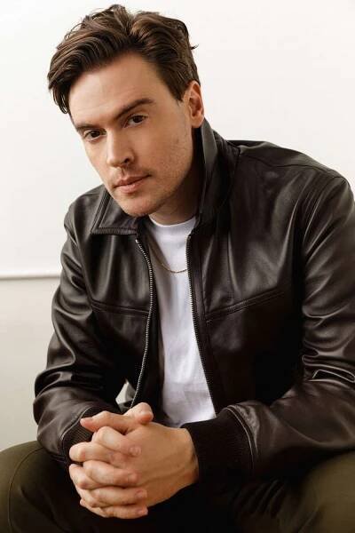 Madam Secretary’s Erich Bergen Sold Broadway T-Shirts as a Teen. Now He Stars in a Show in the Theater Next Door (Exclusive)