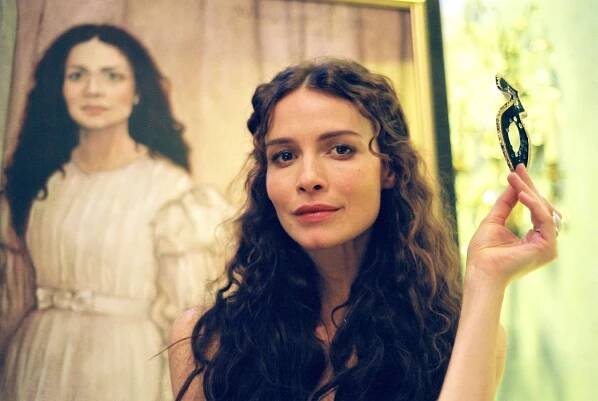 Saffron Burrows