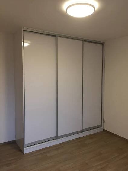 Vestavěné skříně Zlín | Trunkát Interier 