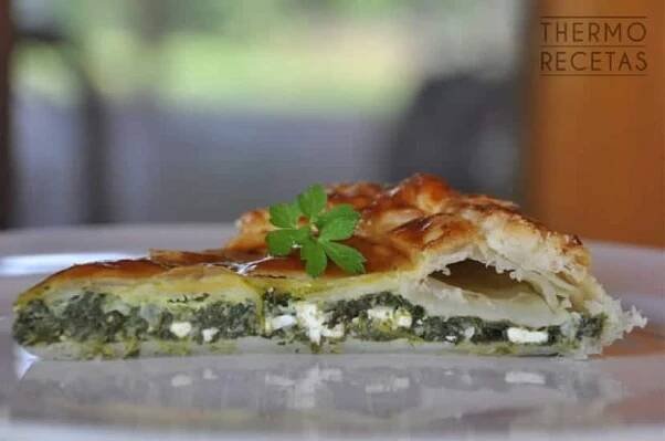 Slaný špenát a sýr feta sýr (spanakopita)
