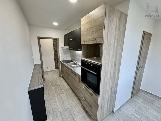 Pronájem zrekonstruovaného bytu 2+1 s lodžií a šatnou, ul. sídl. Družba, Židlochovice, Brno-venkov - náhled 12