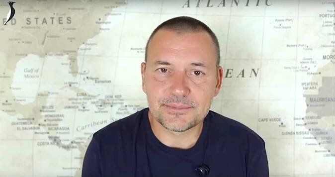 VIDEO: Exriaditeľ kontrarozviedky SIS Peter Tóth o „štátu v štáte“ alias „deep state“, ktorý prostredníctvom politických aktivistov v orgánoch činných v trestnom konaní a pod zámienkou boja proti extrémizmu umlčiava ľudí s nepohodlnými názormi na udalosti, život, politiku a svet