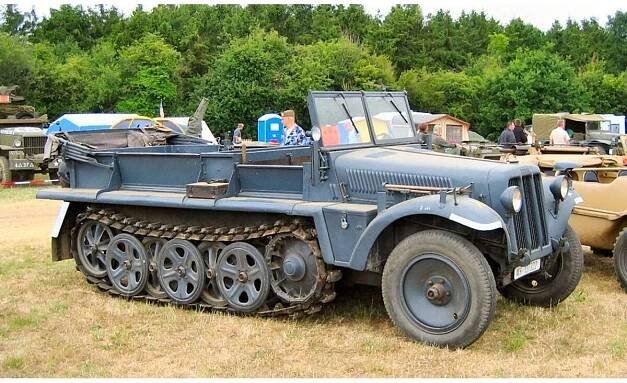 Cobi 2272 Německé polopásové vozidlo Sd.Kfz10 s polní kuchyní